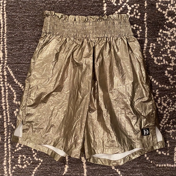 Dé Rococo Studio | Nylon bronze shorts - Picture 4 of 6